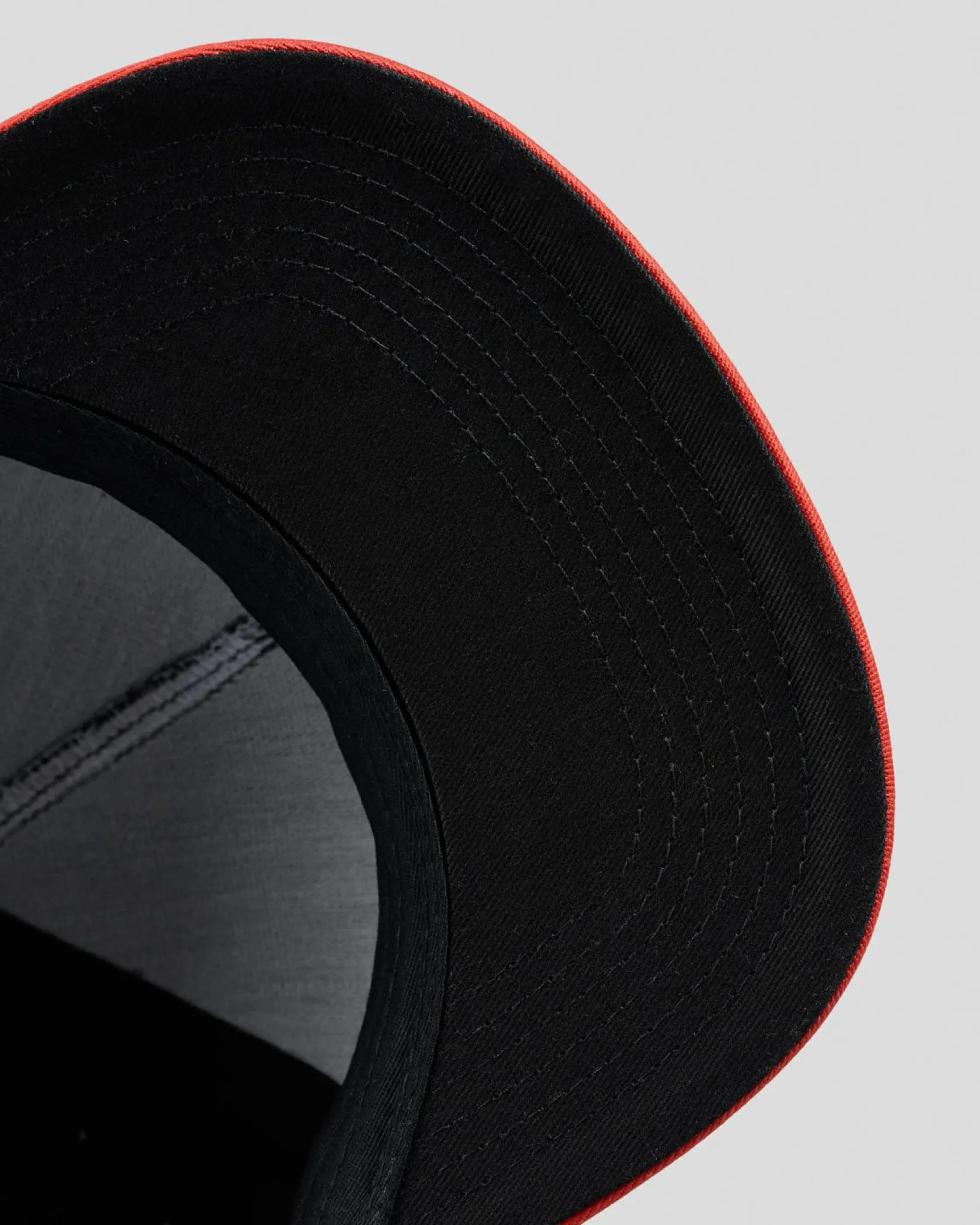 Venture Basic '92 Snapback Cap Black/red