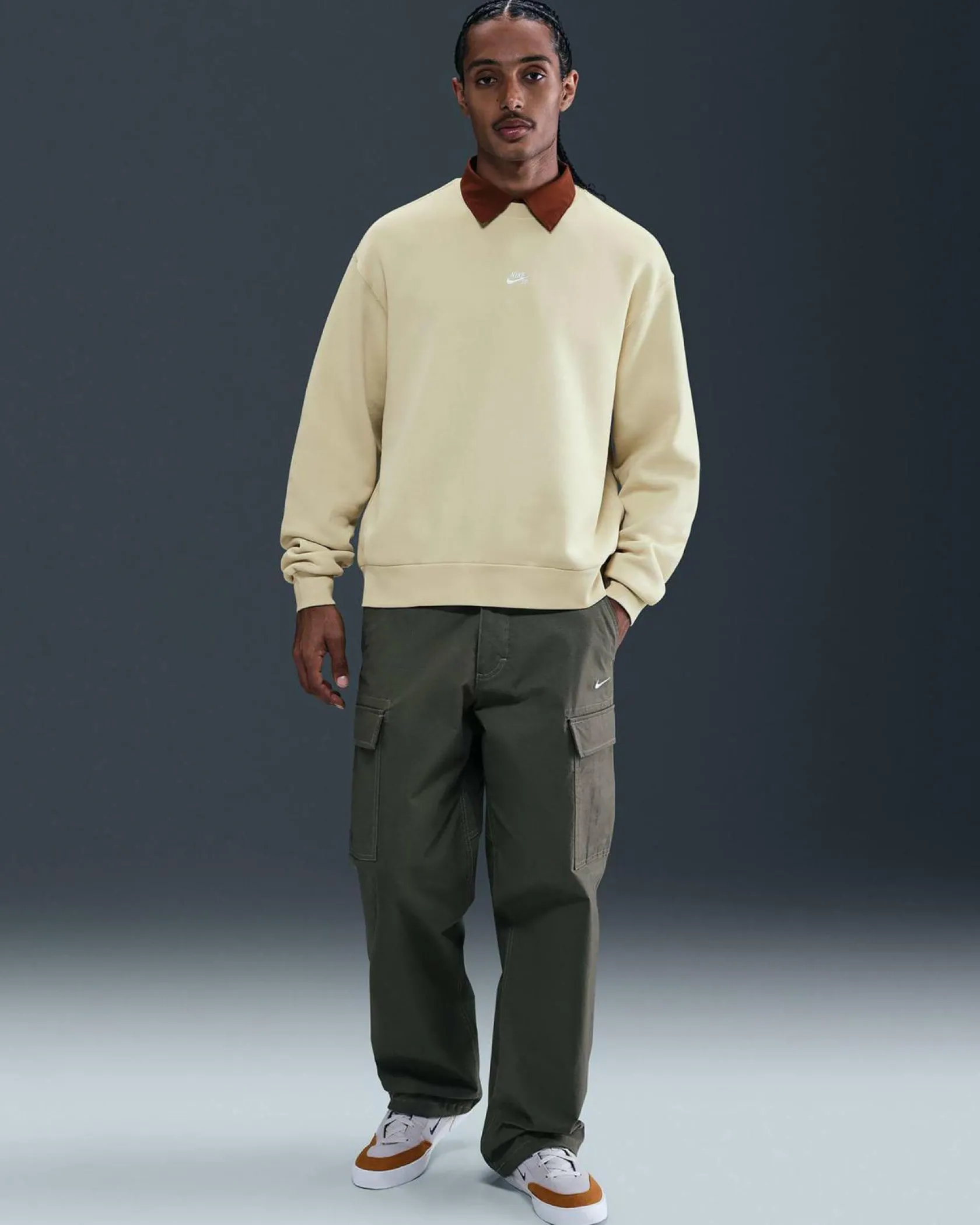 Nike Essential Logo Crew Sweatshirt Lt Khaki/white Hot