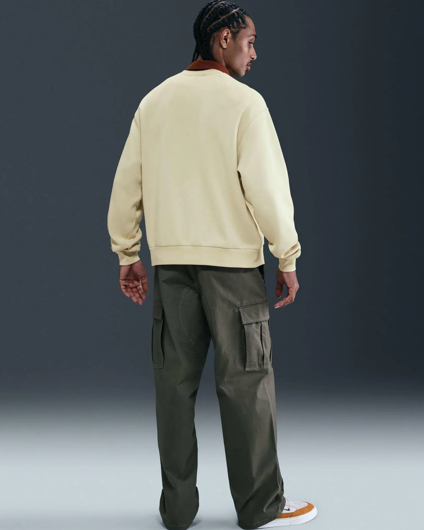 Nike Essential Logo Crew Sweatshirt Lt Khaki/white Hot