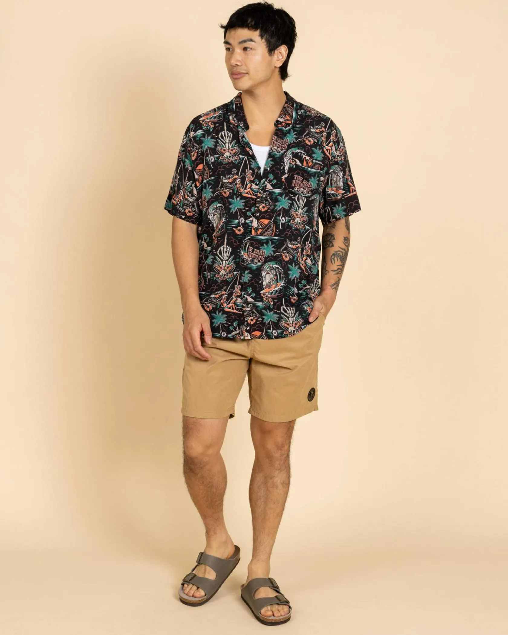 The Mad Hueys She'll Be Right Short Sleeve Shirt Black Discount