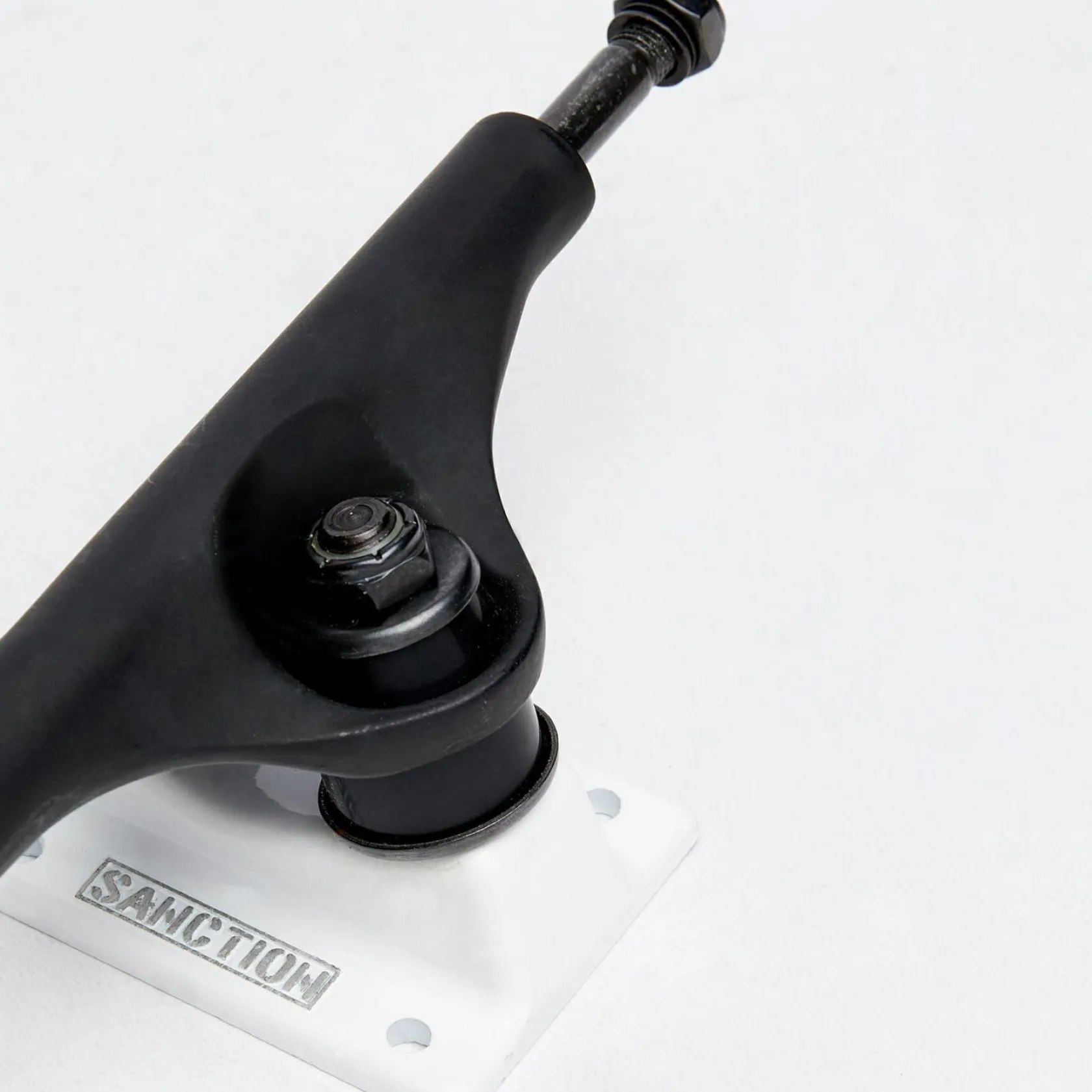 Sanction Skateboard Truck Black/white New