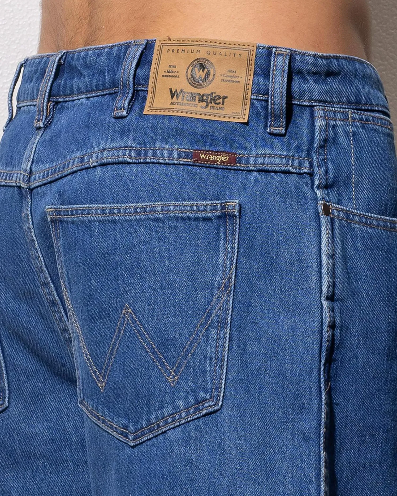 Wrangler Slacker Relaxed Shorts Dune Blue Hot