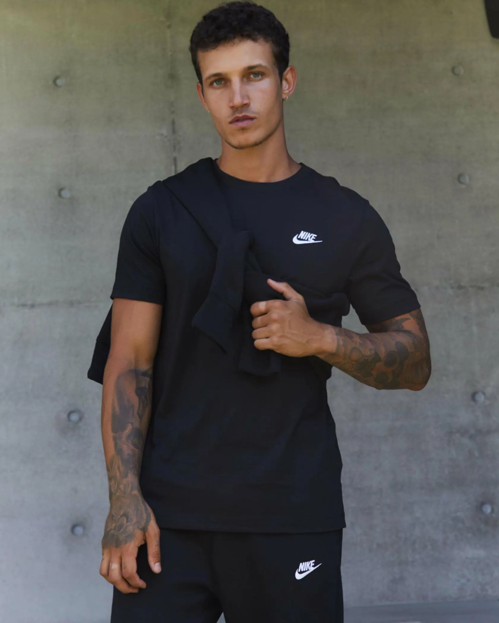 Nike Sportswear Club T-Shirt Black/ White Hot