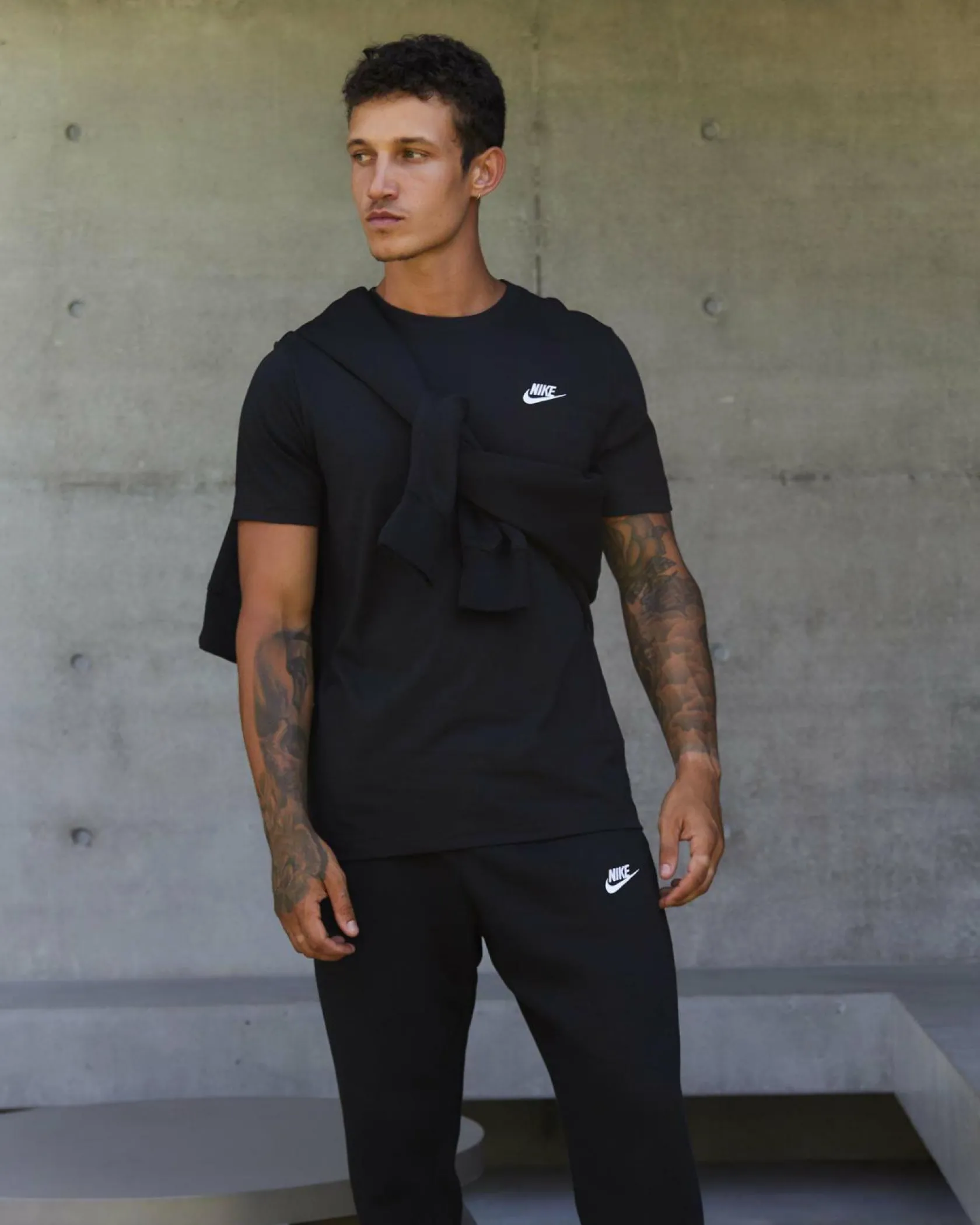Nike Sportswear Club T-Shirt Black/ White Hot