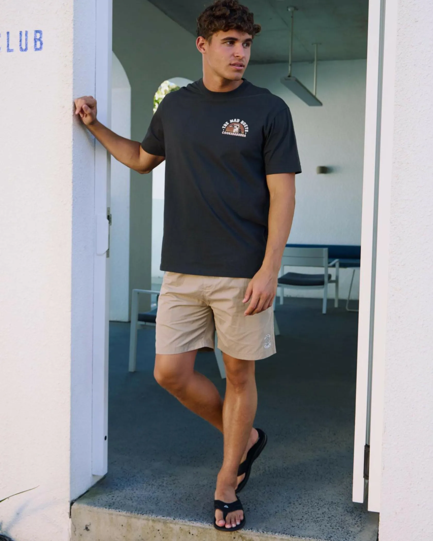The Mad Hueys Stranded Cookedaburra T-Shirt Vintage Black Hot