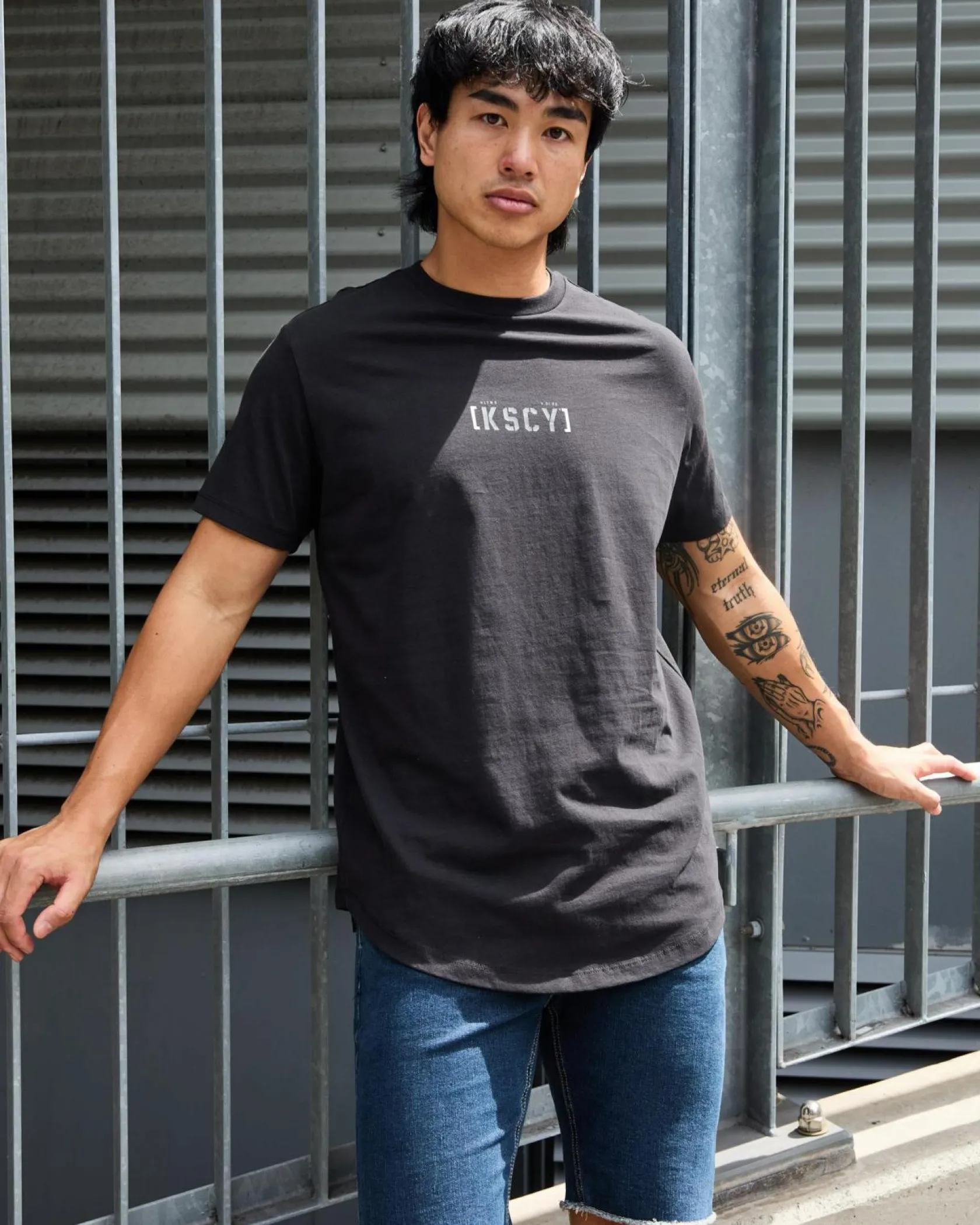 Kiss Chacey Unleashed Dual Curved T-Shirt Jet Black Discount